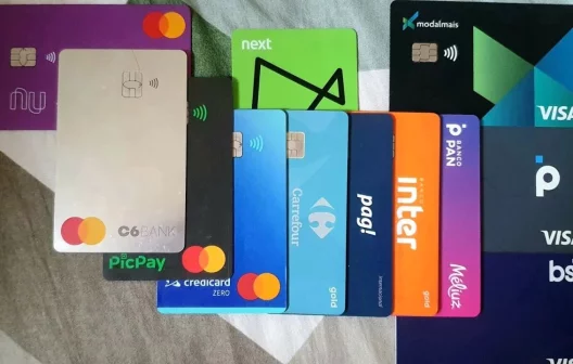 "Descubra os 8 cartões de crédito com aprovação instantânea que vão revolucionar sua vida financeira!"