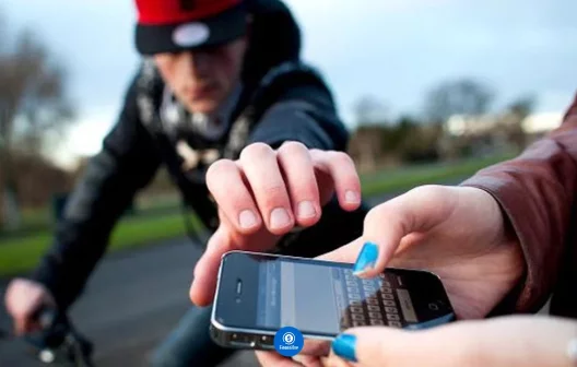 "Proteja seu celular com estilo: Conheça as melhores opções de seguro em cartões de crédito premium"