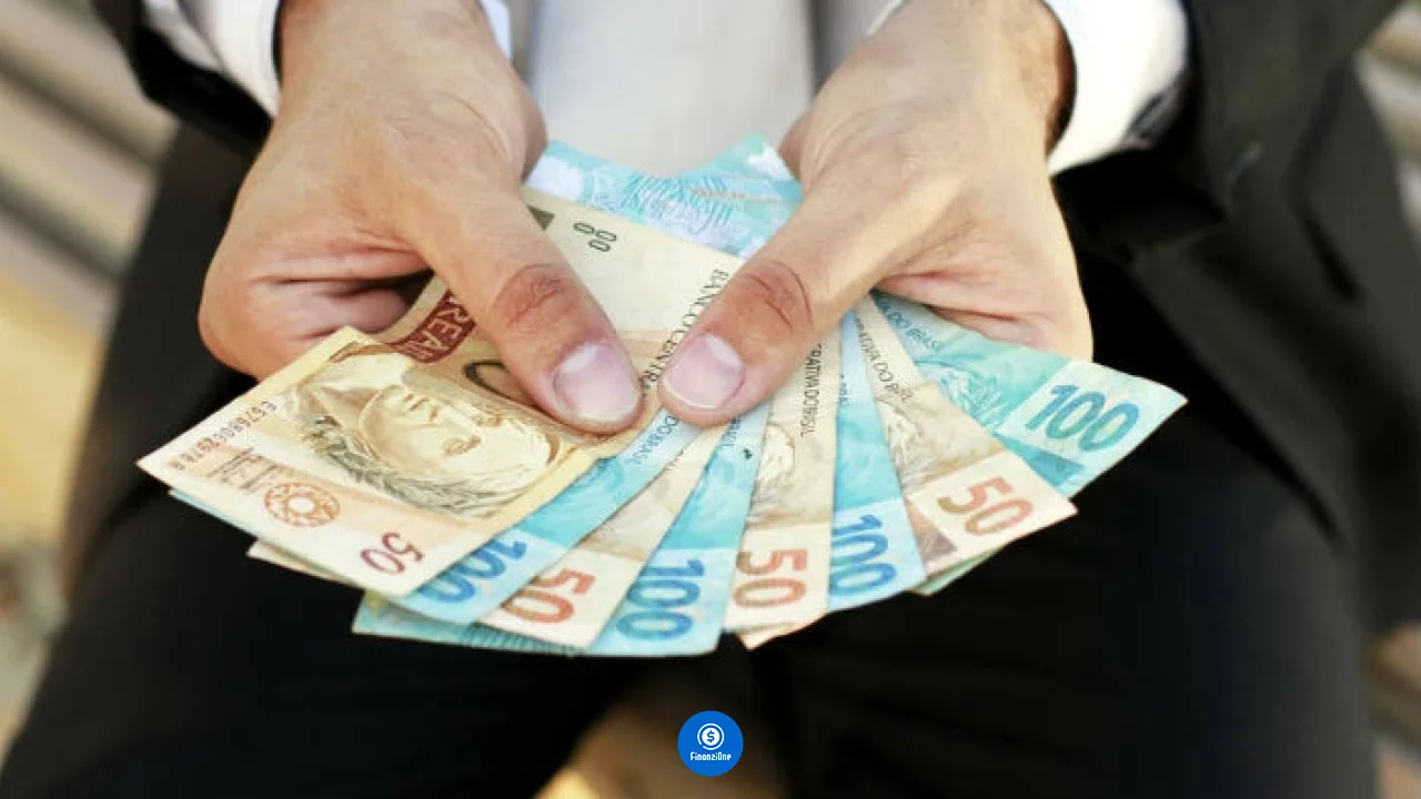 Vale a pena pedir empréstimo consignado privado? Confira prós e contras