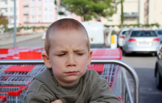 "Descubra como ensinar seu filho a ter uma relação saudável com o dinheiro em 7 passos!"