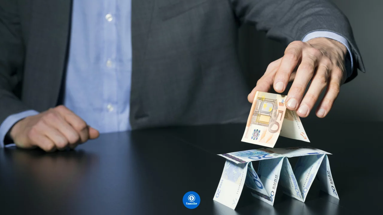 O que é uma pirâmide financeira? Saiba como evitar esse tipo de golpe